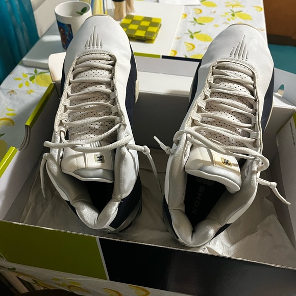 Nike Shox BB4 in Yellow Box - Picture 1 of 4